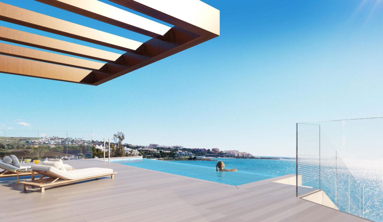 Villa en venta Primera linea de playa Estepona